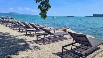 Am Strand, Liegestühle