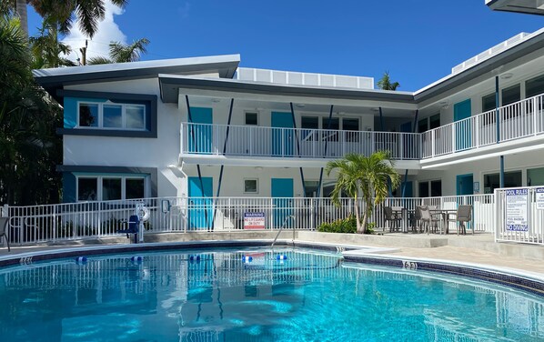 خزنة داخل الغرفة ومكواة/لوح كي وواي فاي مجانًا وملاءات أسرّة