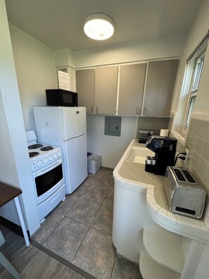 Deluxe-Zimmer | Eigene Kochnische | Mikrowelle, Wasserkocher mit Kaffee-/Teezubehör, Toaster, Hochstuhl