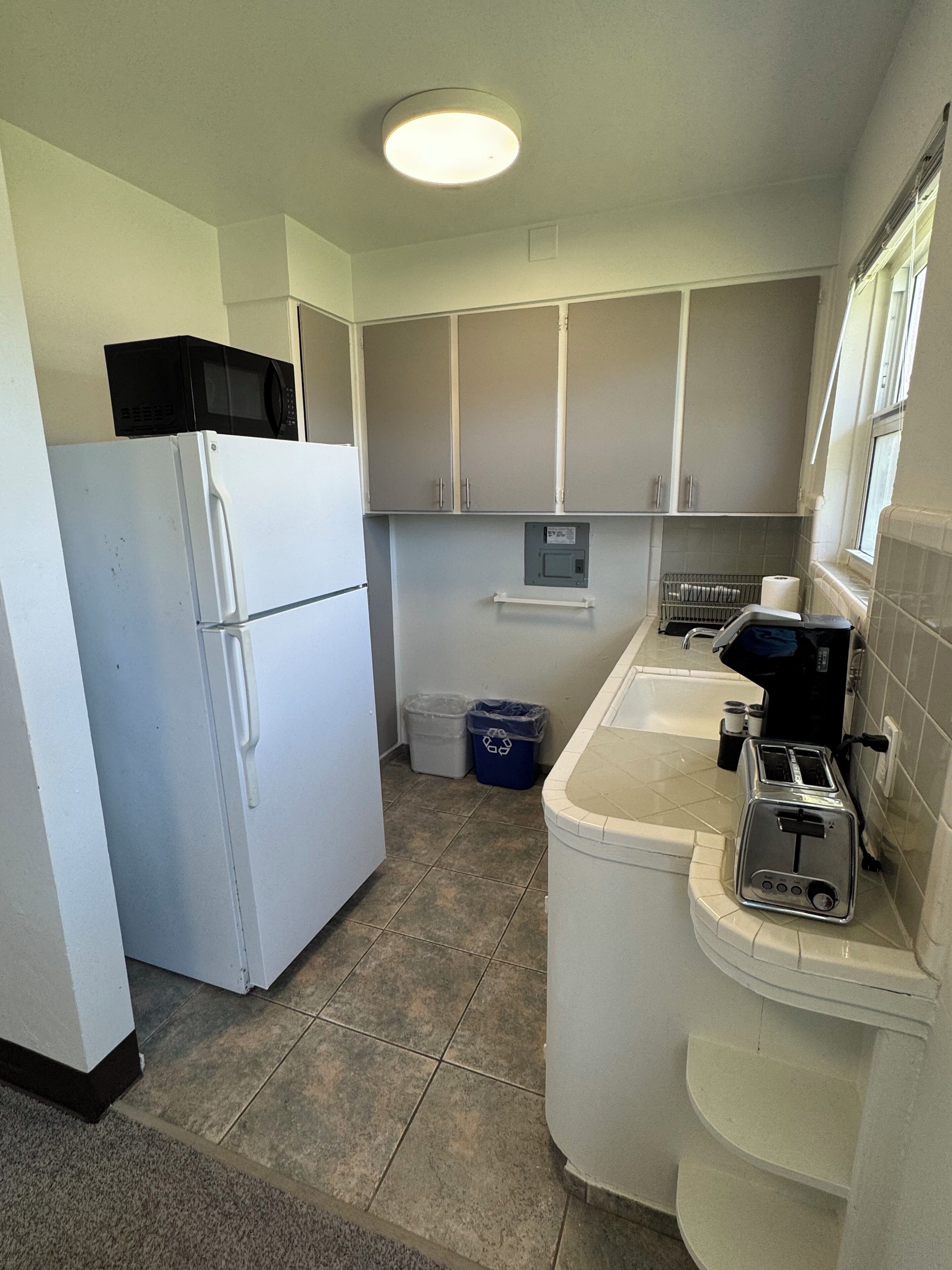 deluxe room | 1 bedroom, in-room safe, iron/ironing board, free wifi