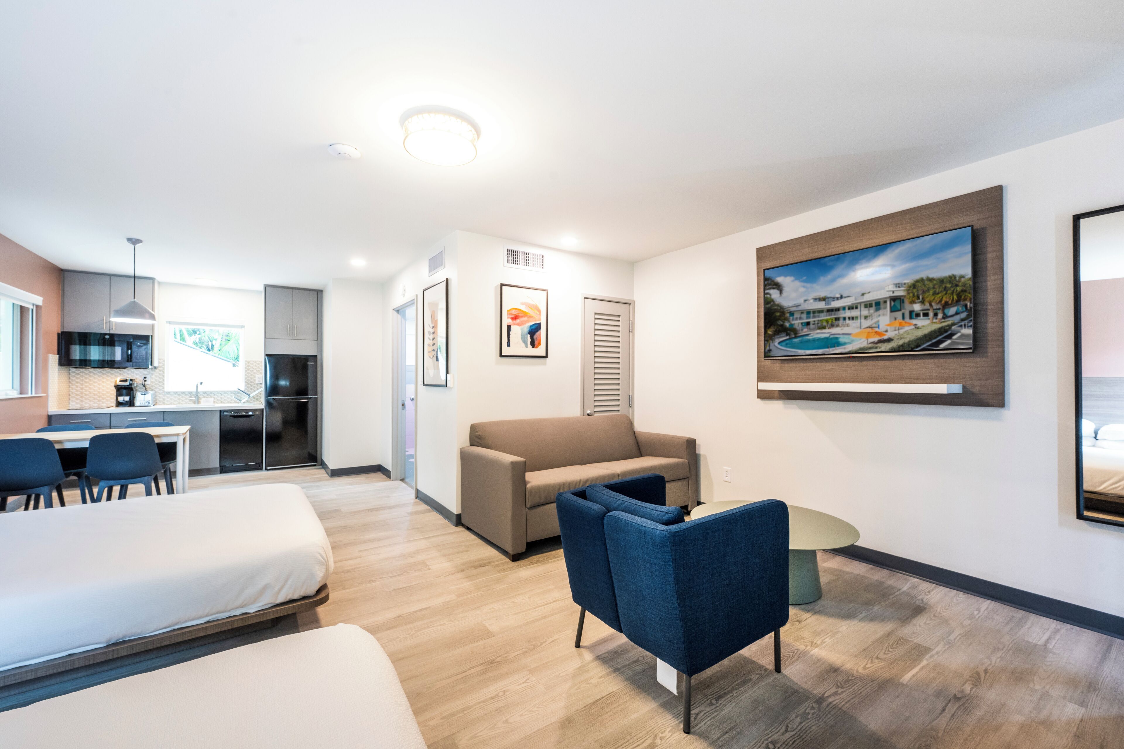 junior studio suite | living area | 55-inch smart tv with cable channels, tv