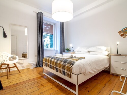 Stylish 1-Bed Flat- Edinburgh - Pass the Keys
