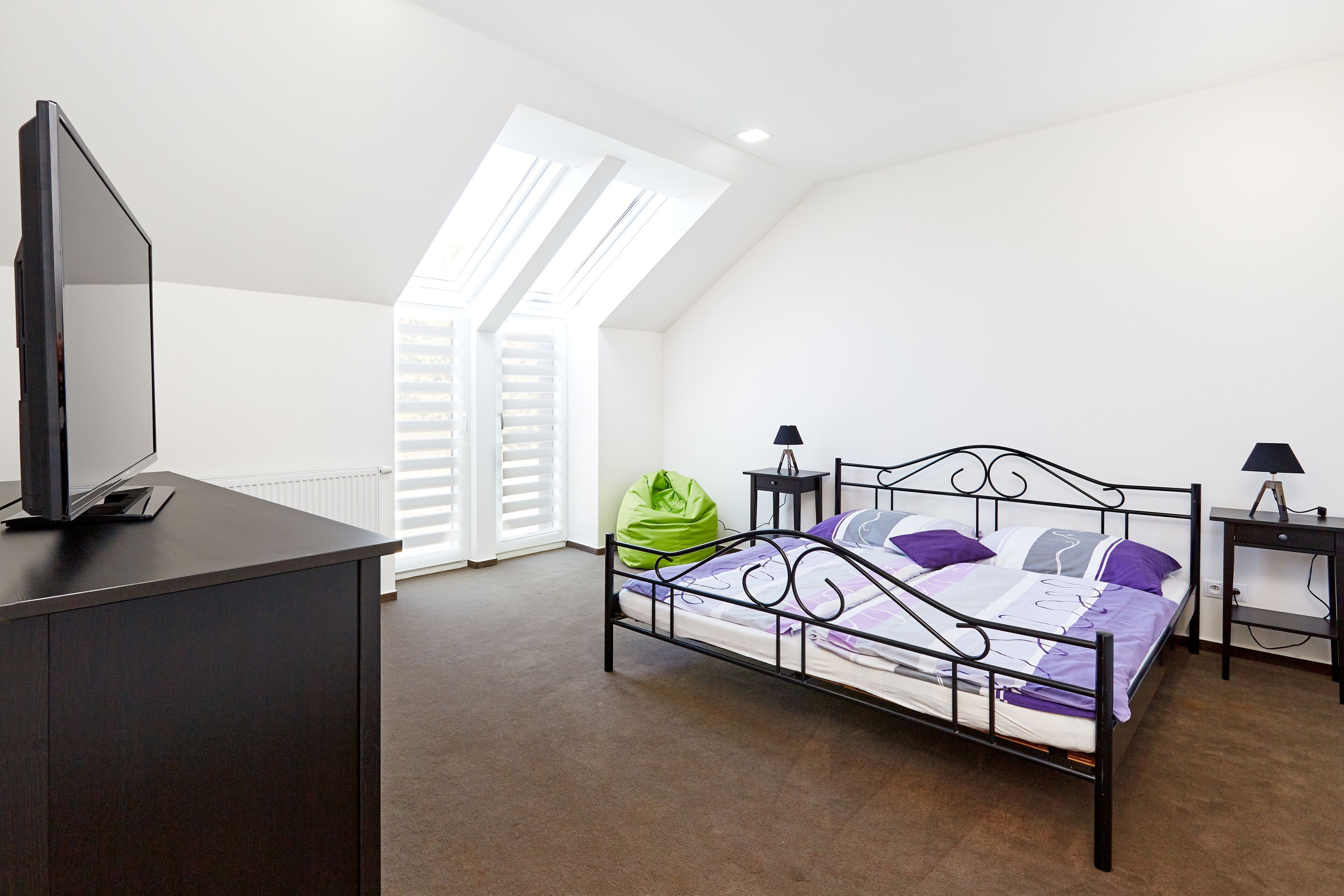 Desk, free WiFi, bed sheets