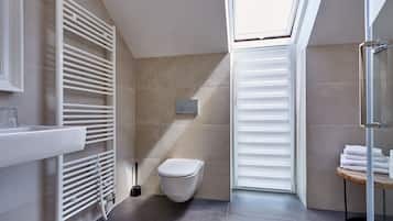 Apartamento familiar | Baño | Artículos de higiene personal gratuitos, secador de pelo y toallas
