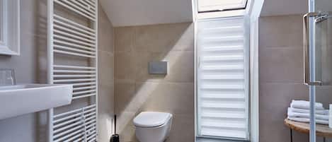 Family Apartment | Bathroom | Free toiletries, hair dryer, towels, soap