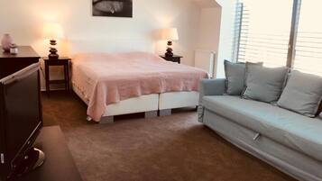 Executive Double Room | 1 bedroom, desk, free WiFi, bed sheets