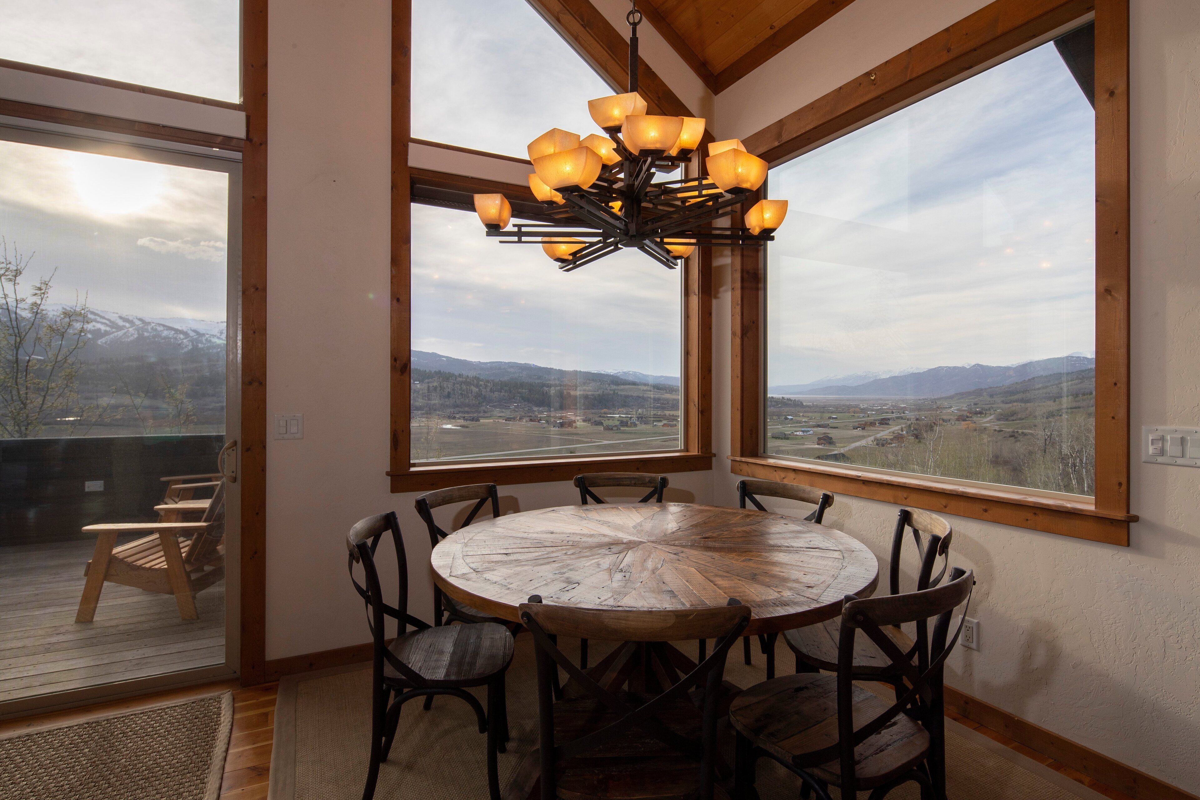 House (5 Bedrooms) | Dining