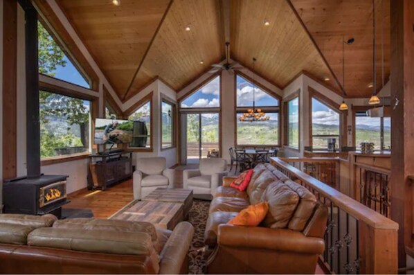 Hus (5 Bedrooms) | Oppholdsområde | TV, TV-spill og DVD-spiller