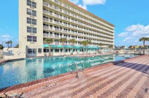 Outdoor pool - Salty ~ Wishes ~ Oceanfront Condo (Daytona Beach)