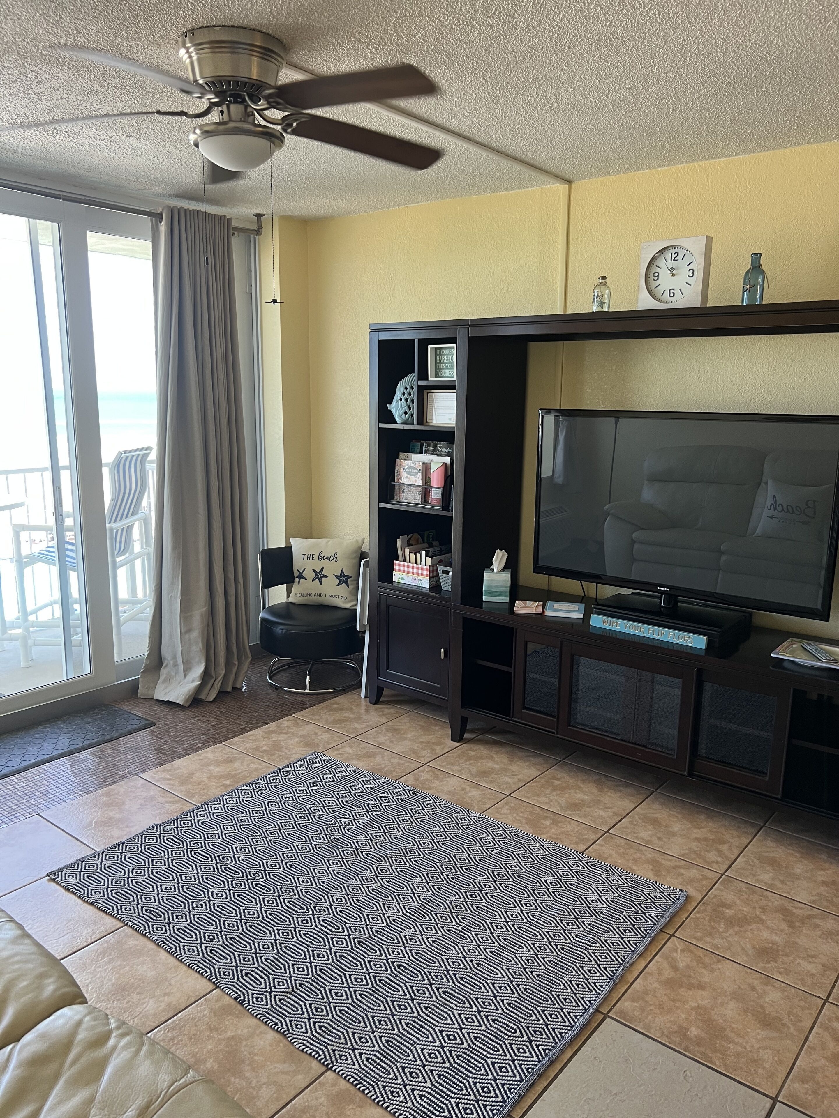 Télévision, table de tennis de table