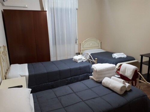 Guesthouse PARALLELA 38 equipped with every comfort, rich breakfast included