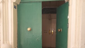 Entrada al alojamiento
