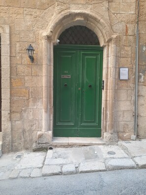Entrada al alojamiento