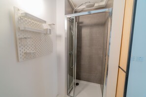 Duplex, 1 Bedroom | Bathroom shower