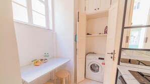 Luokittelematon kuva, 5 kautta 15, painike