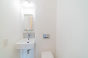 Bathroom - AF2 - Casa Rooms (Valletta)