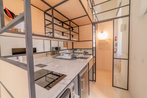 Alloggio su due livelli, 1 camera da letto | Cucina privata