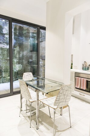 Suite, 1 habitación (AG1) | Servicio de comidas en la habitación