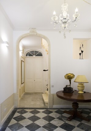 Sviitti, 1 makuuhuone (AG1) | Oleskelualue | Televisio