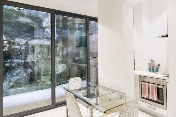 Sviitti, 1 makuuhuone (AG1) | Oleskelualue | Televisio