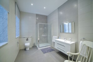 Apartment, 2 Schlafzimmer | Badezimmer | Handtücher