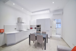 Apartment, 2 Bedrooms | Private kitchen