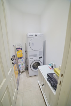 Apartment, 2 Bedrooms | Laundry