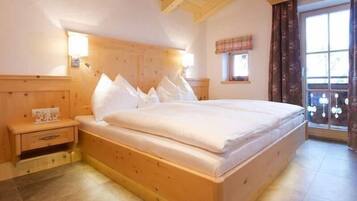 4 bedrooms, iron/ironing board, WiFi