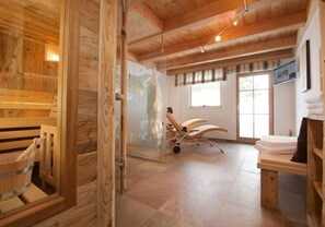 4 bedrooms, iron/ironing board, WiFi