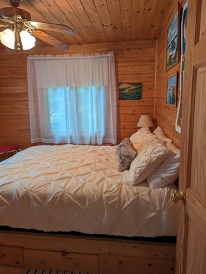 2 bedrooms, iron/ironing board, free WiFi, bed sheets -   Flexible cancellation/Weekly discount /kayaks/ fire pit/beach/Pets welcome  (Lubec)