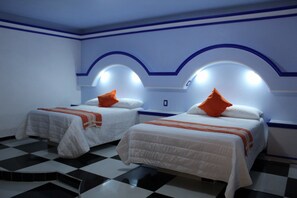 Standard Quadruple Room, 2 Double Beds | Free WiFi, bed sheets - Venecia Hotel Orizaba (Orizaba)