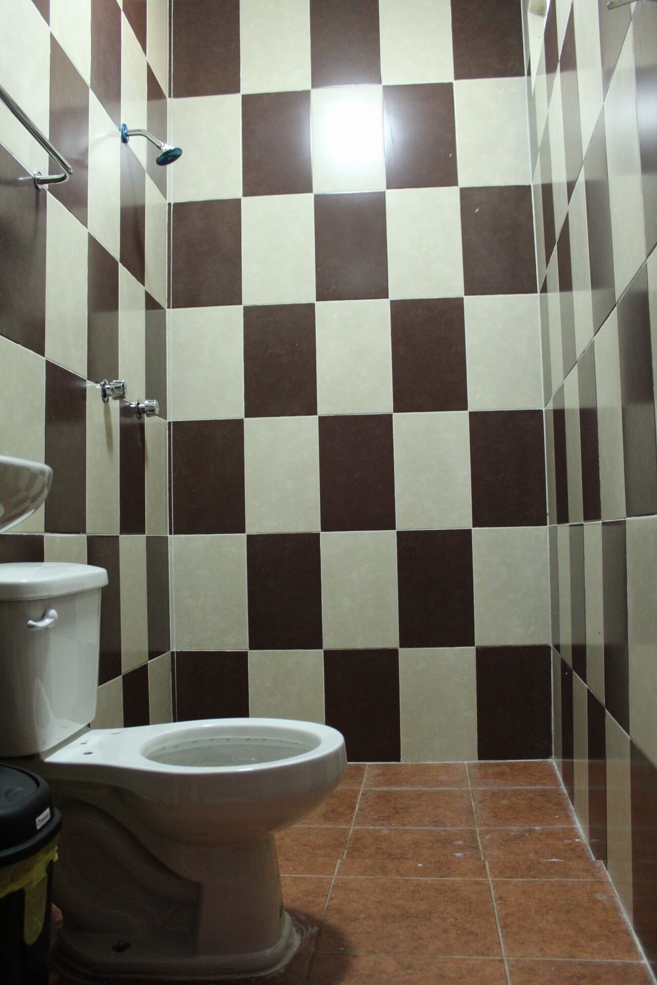 Habitación estándar, 1 cama King size | Baño | Regadera, toallas, jabón 