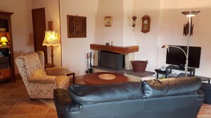 TV, mesa de pingue-pongue