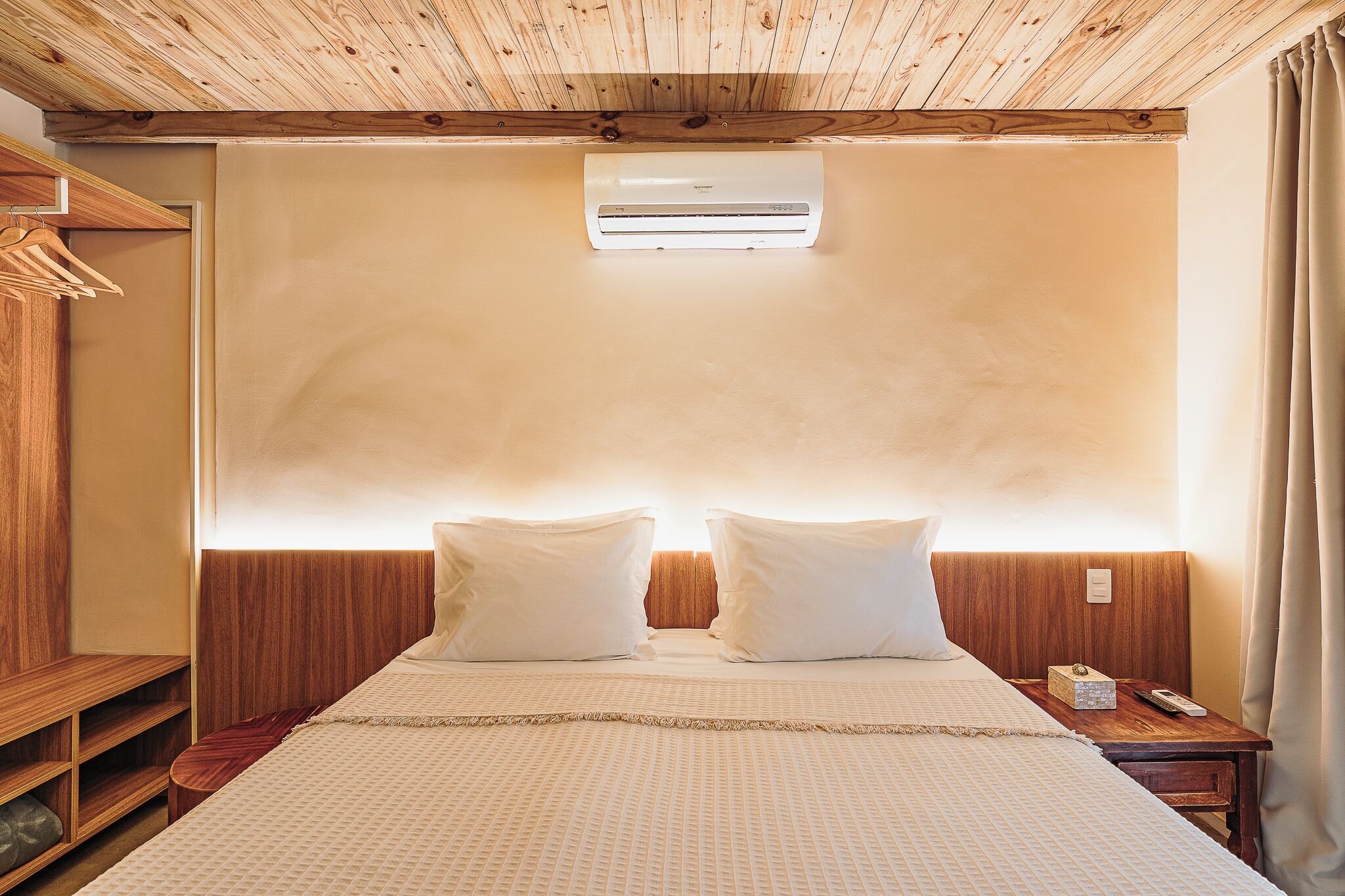 Deluxe Double or Twin Room | Minibar, blackout curtains, soundproofing, iron/ironing board