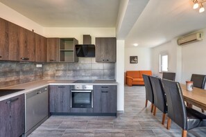 Køleskab, mikrobølgeovn, ovn, opvaskemaskine