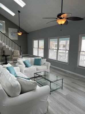 Smart TV, fireplace, DVD player, stereo