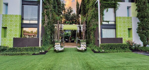 Courtyard - Fox Trott (Dallas)