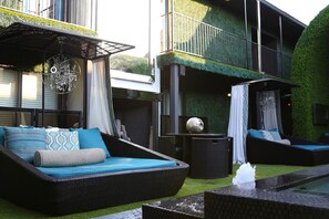 Courtyard - Greenhouse Flats (Dallas)