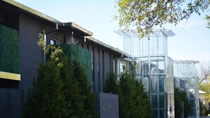Unclassified image, 3 of 11, button - Greenhouse Flats (Dallas)