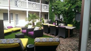 Courtyard - Greenhouse Villa (Dallas)