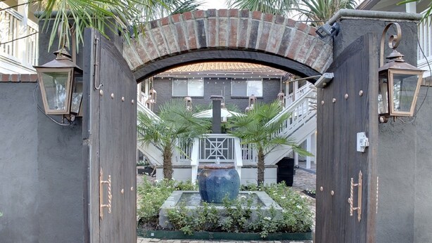 Exterior - Greenhouse Villa (Dallas)