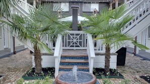Fountain - Greenhouse Villa (Dallas)