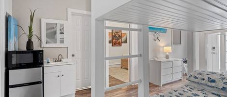 5 bedrooms, WiFi, bed sheets, wheelchair access