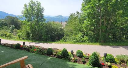 Appartement au RDC d'un Chalet - Proche Ski/Randonnées - Terrasse Sud - 4 pers