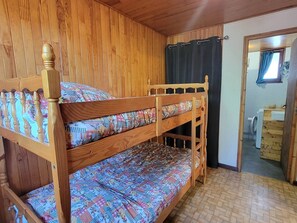 1 bedroom - Ground Floor Chalet with Garden - Near Ski/ Hiking/ Shops - Sleeps 4 (Saint-Michel-de-Chaillol)