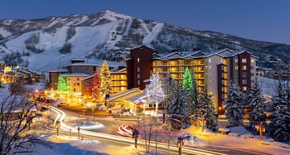 Exquisite & upscale ski-in/out slopeside condo w/shared hot tubs, pool, gym