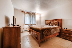 2 slaapkamers, een strijkplank/strijkijzer, wifi, beddengoed