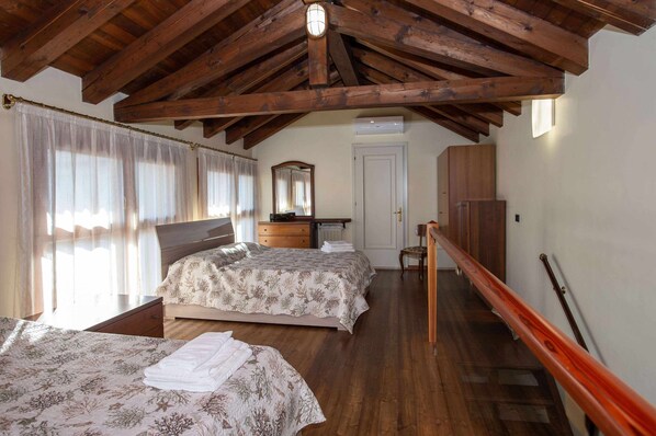 1 bedroom, bed sheets - "CA' RAFFAELLO" lovely house near Venice (Noale)