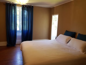 10 bedrooms, WiFi, bed sheets