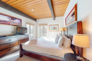 2 bedrooms, iron/ironing board, Internet, bed sheets